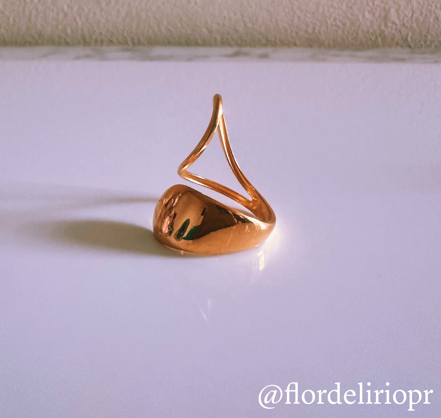 Curved oval ring