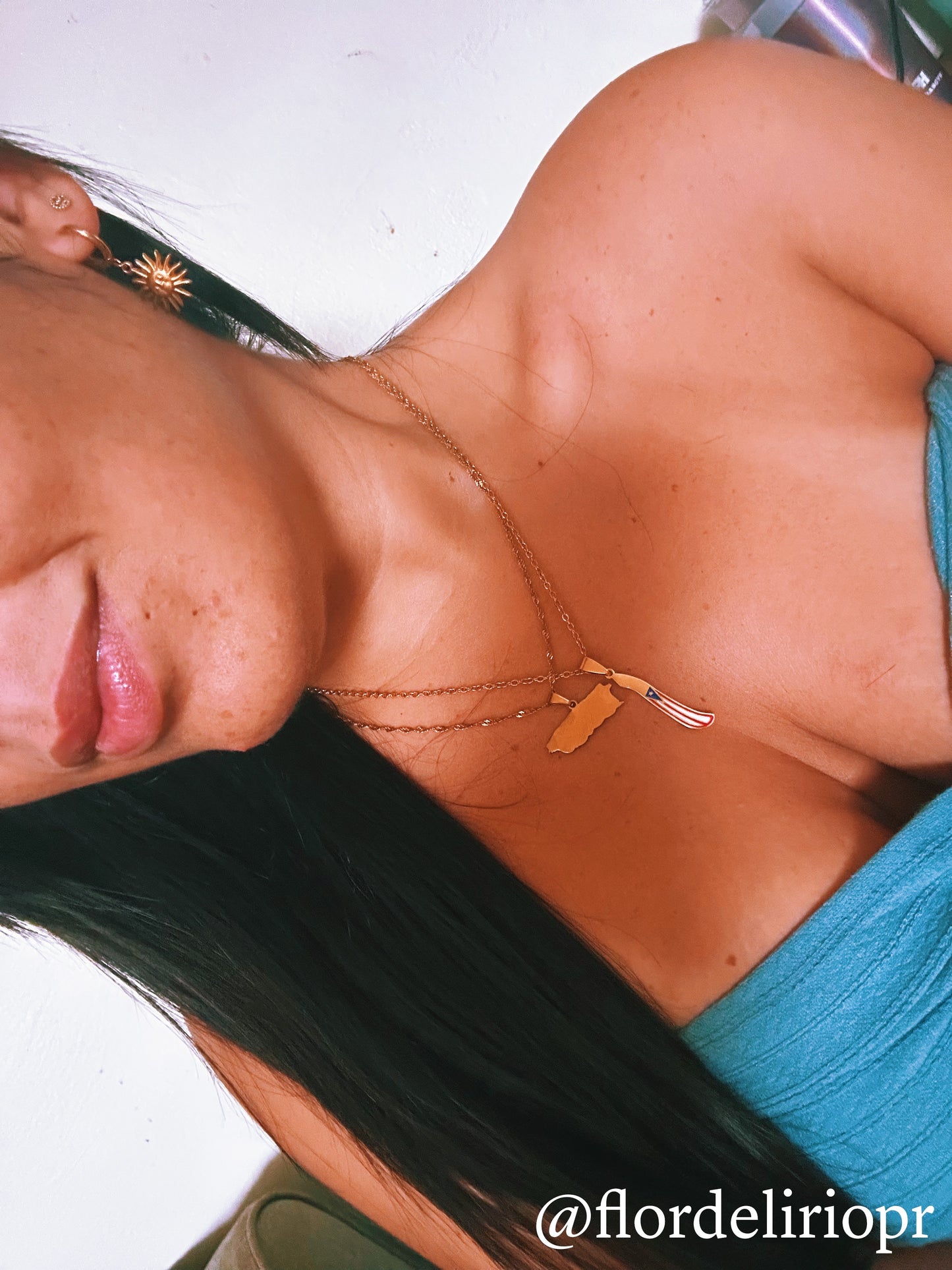 Machete y bandera necklace