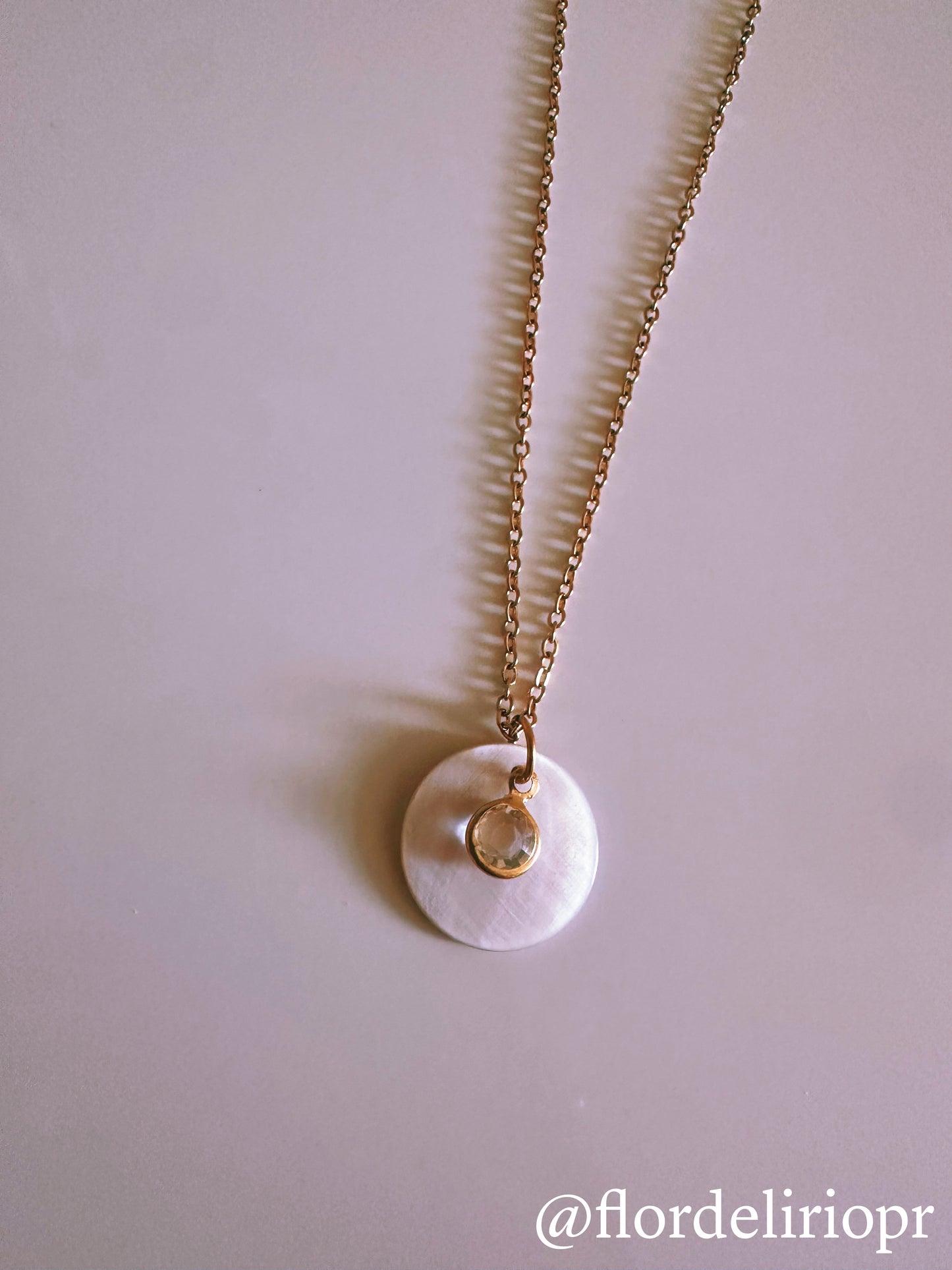 Nacre coin necklace