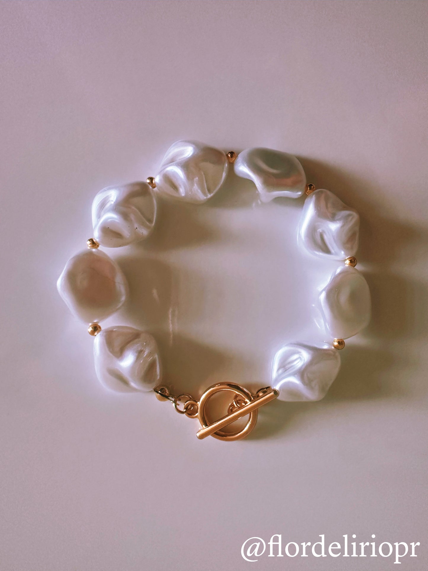 Abstract pearls bracelet