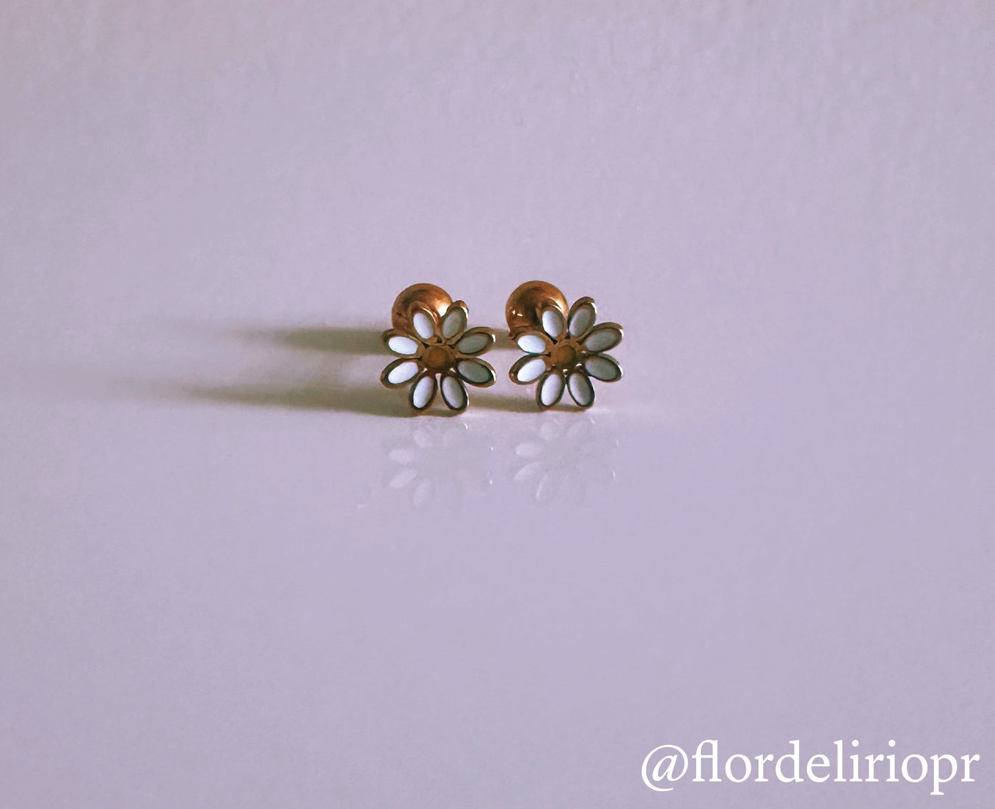 Mini daisy studs