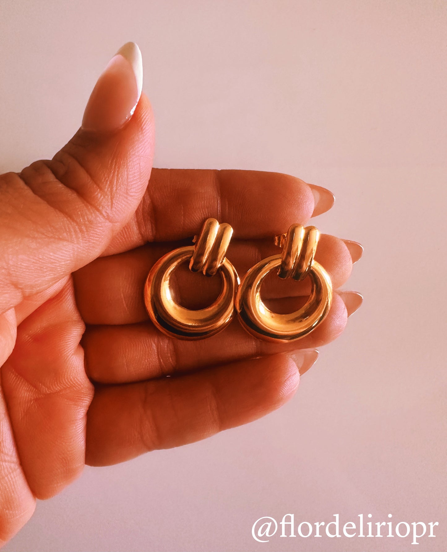 Elegant circle earrings