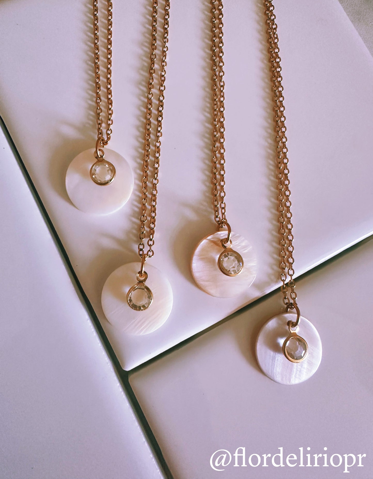 Nacre coin necklace