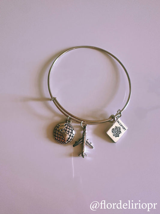 Travel lover silver bangle