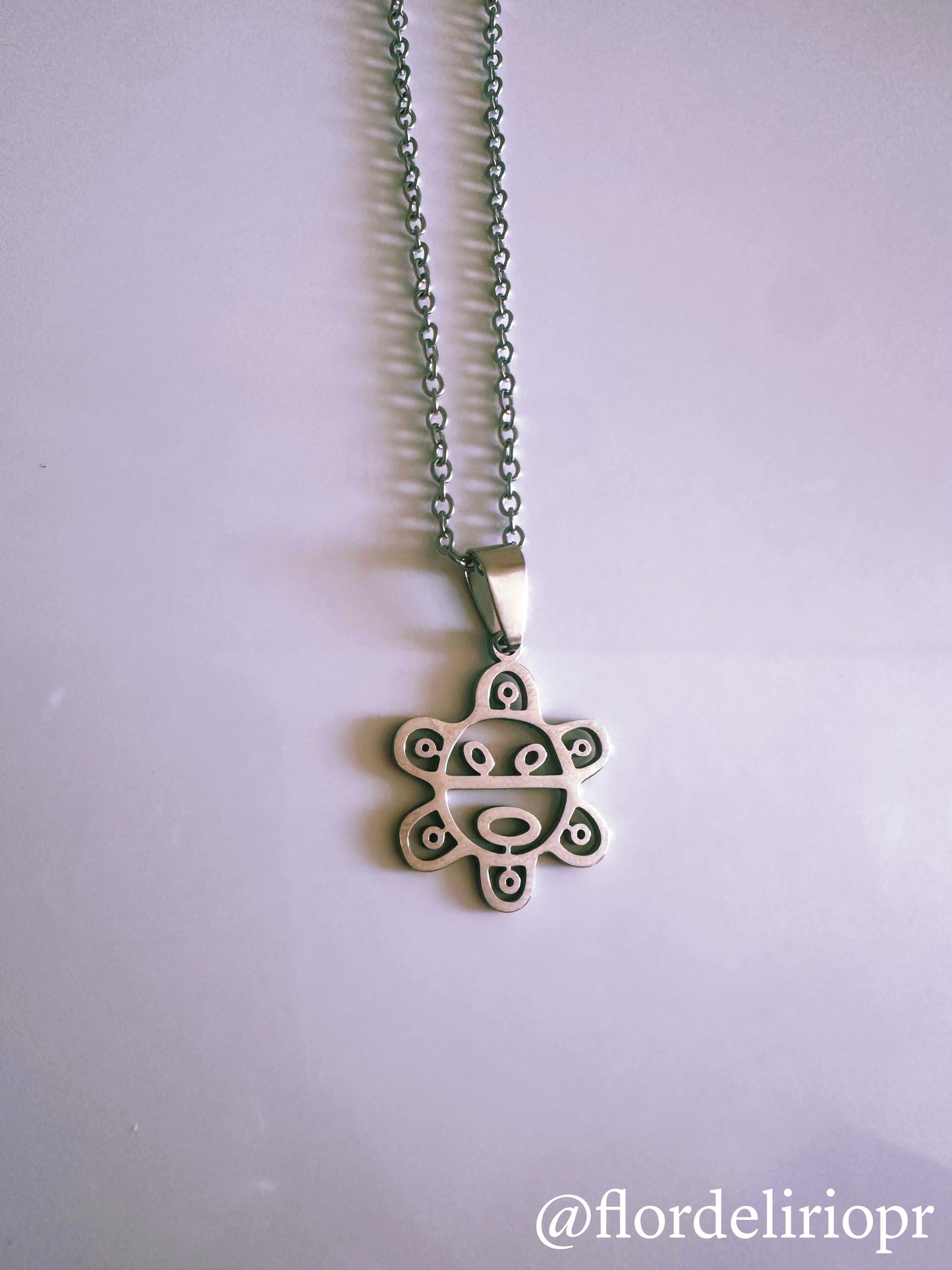 Sol taíno necklace