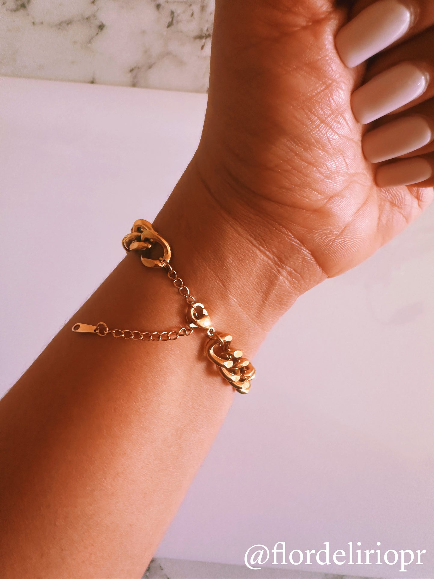 Chunky golden bracelet