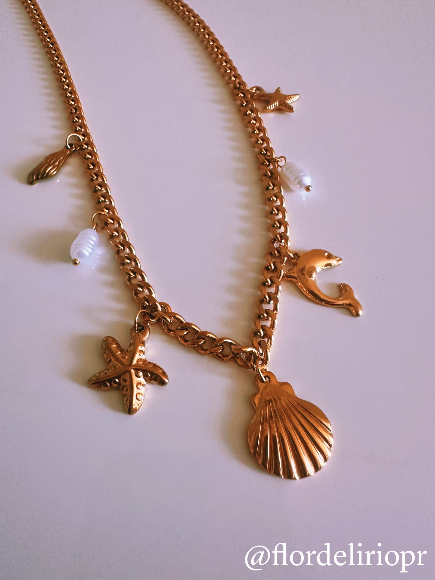Beach vibes gold necklace