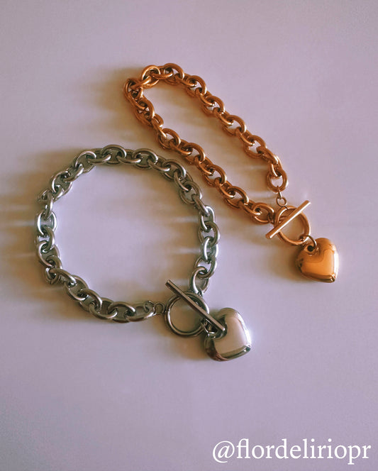 Heart charm linked bracelet