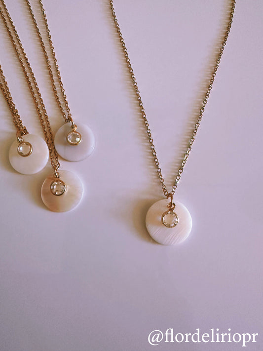 Nacre coin necklace
