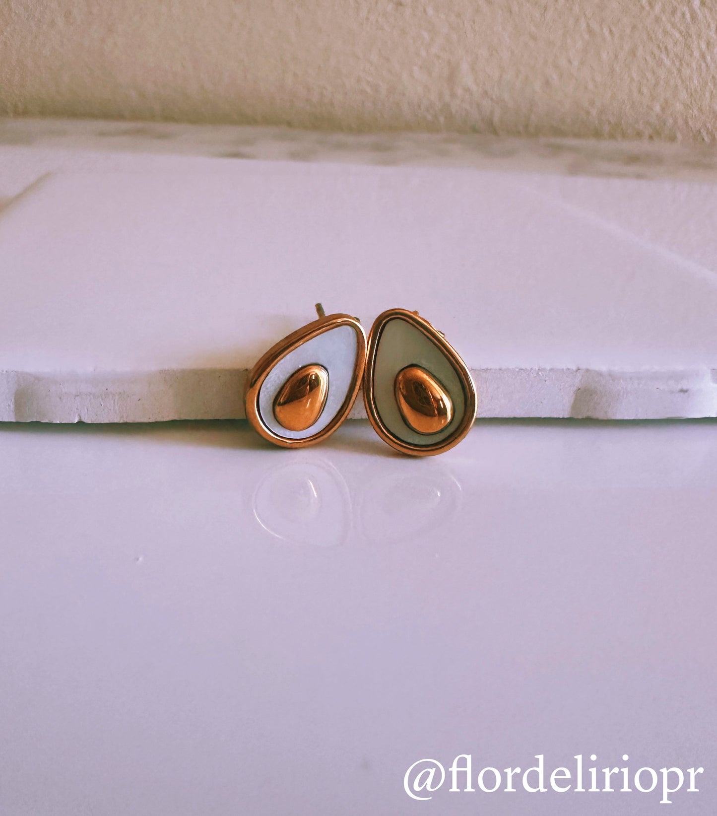 Avocado earrings