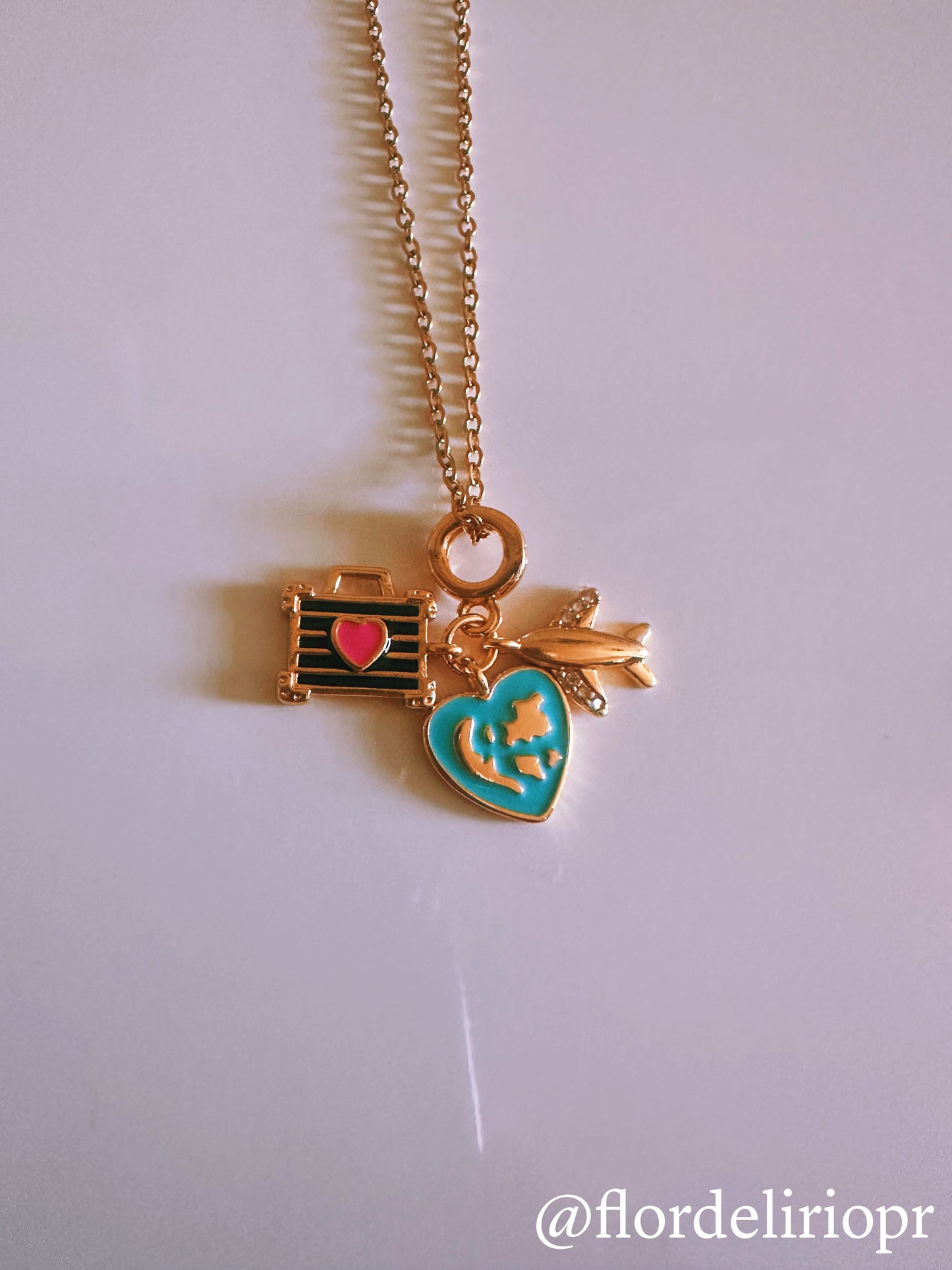 Love to travel necklace