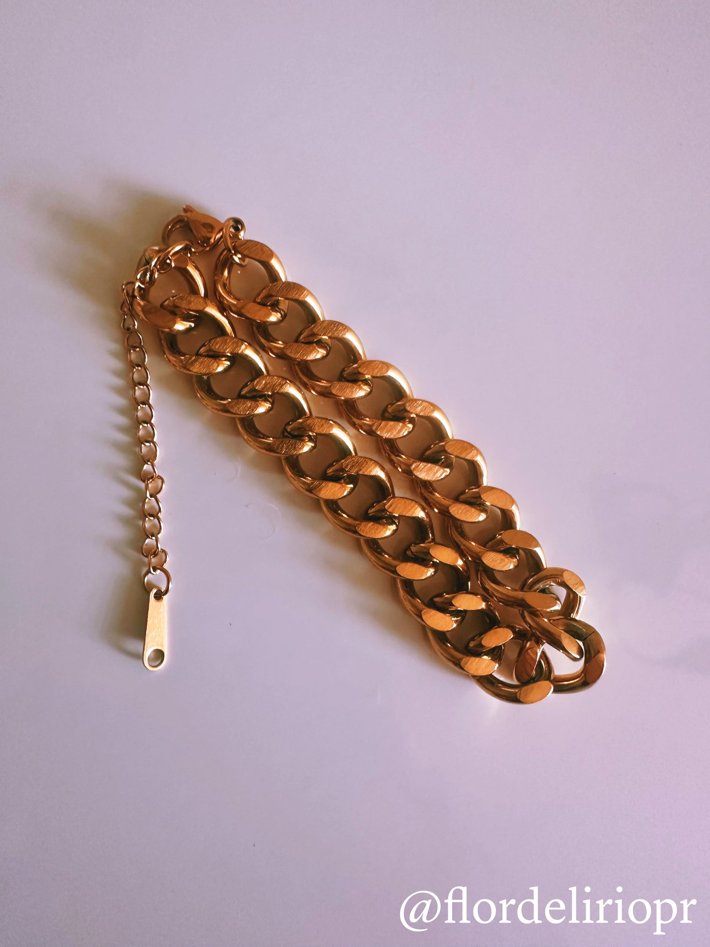 Chunky golden bracelet