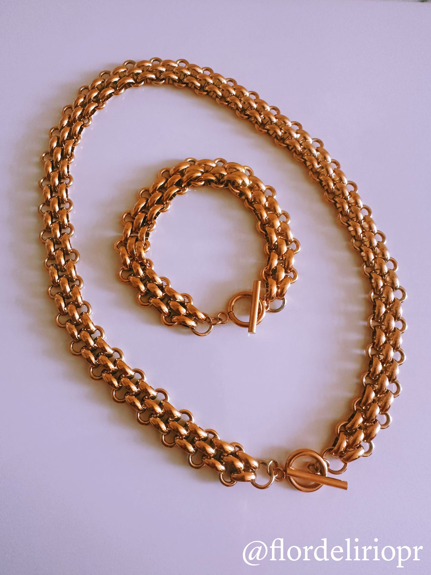 Chunky gold necklace