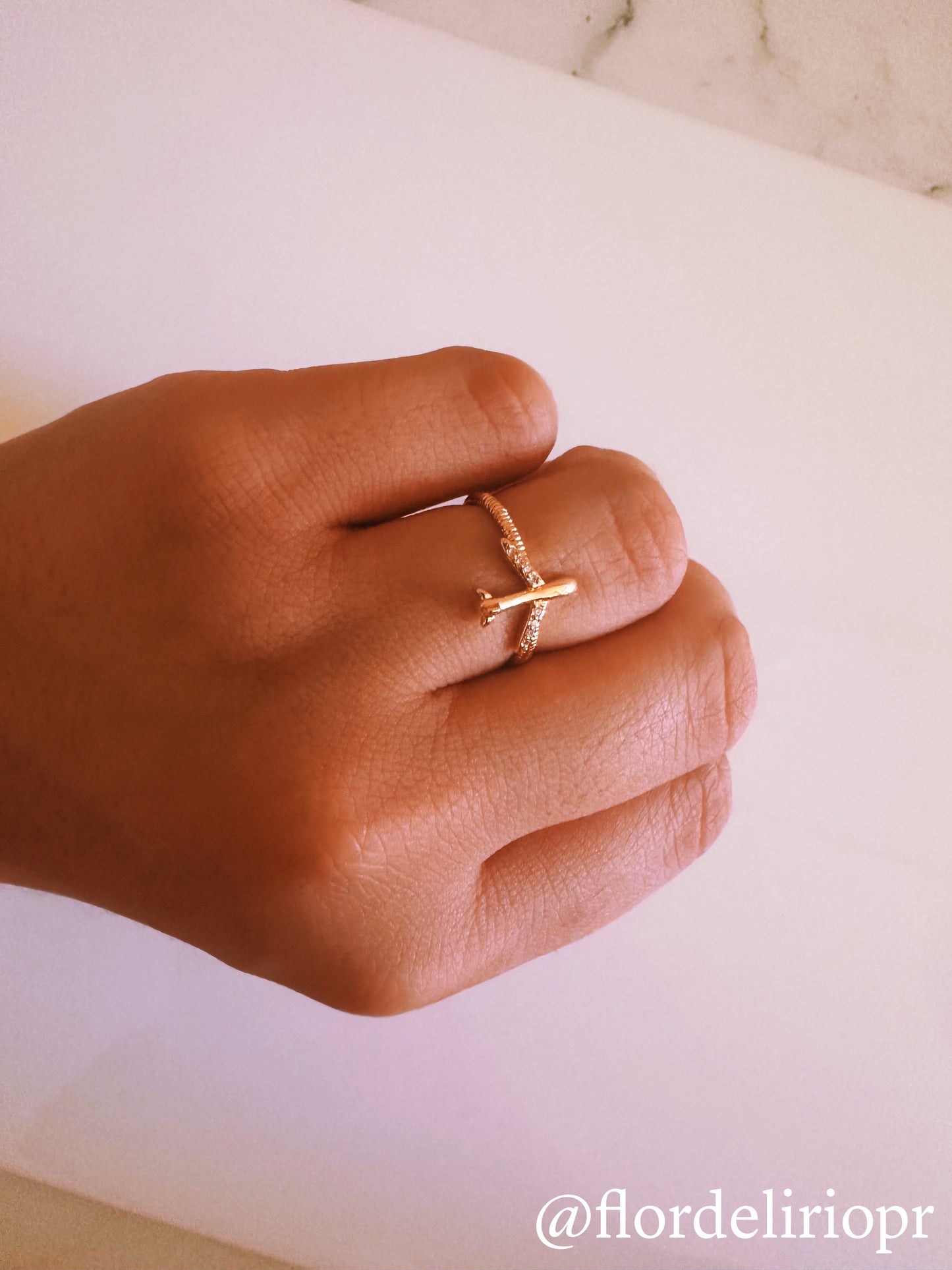 Zircons gold airplane ring