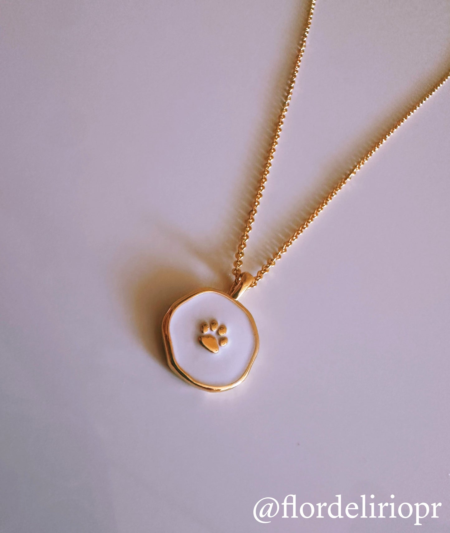 Gold paw round necklace