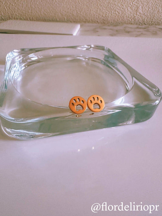 Gold paw circle earrings