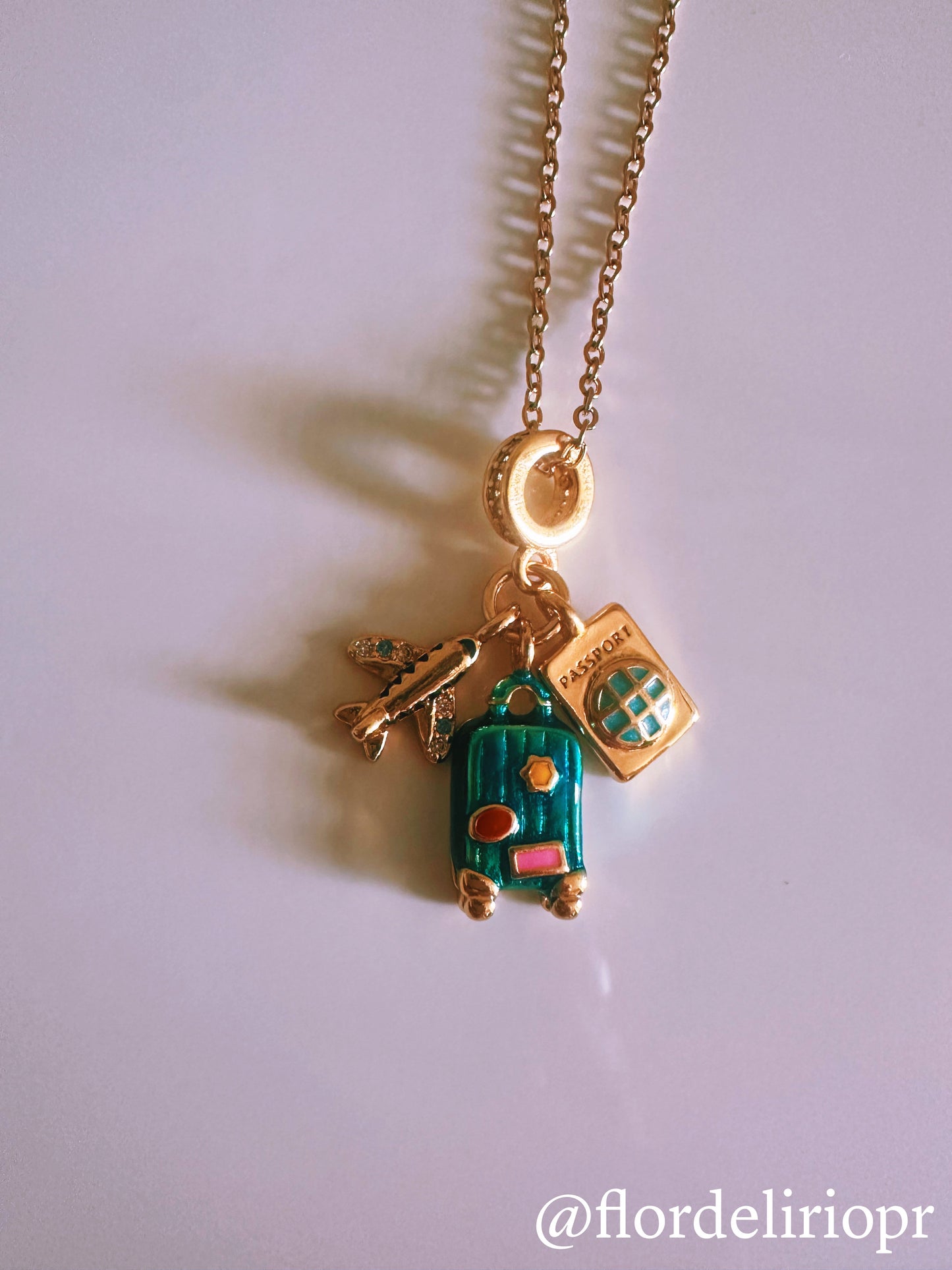 Turquoise baggage gold necklace