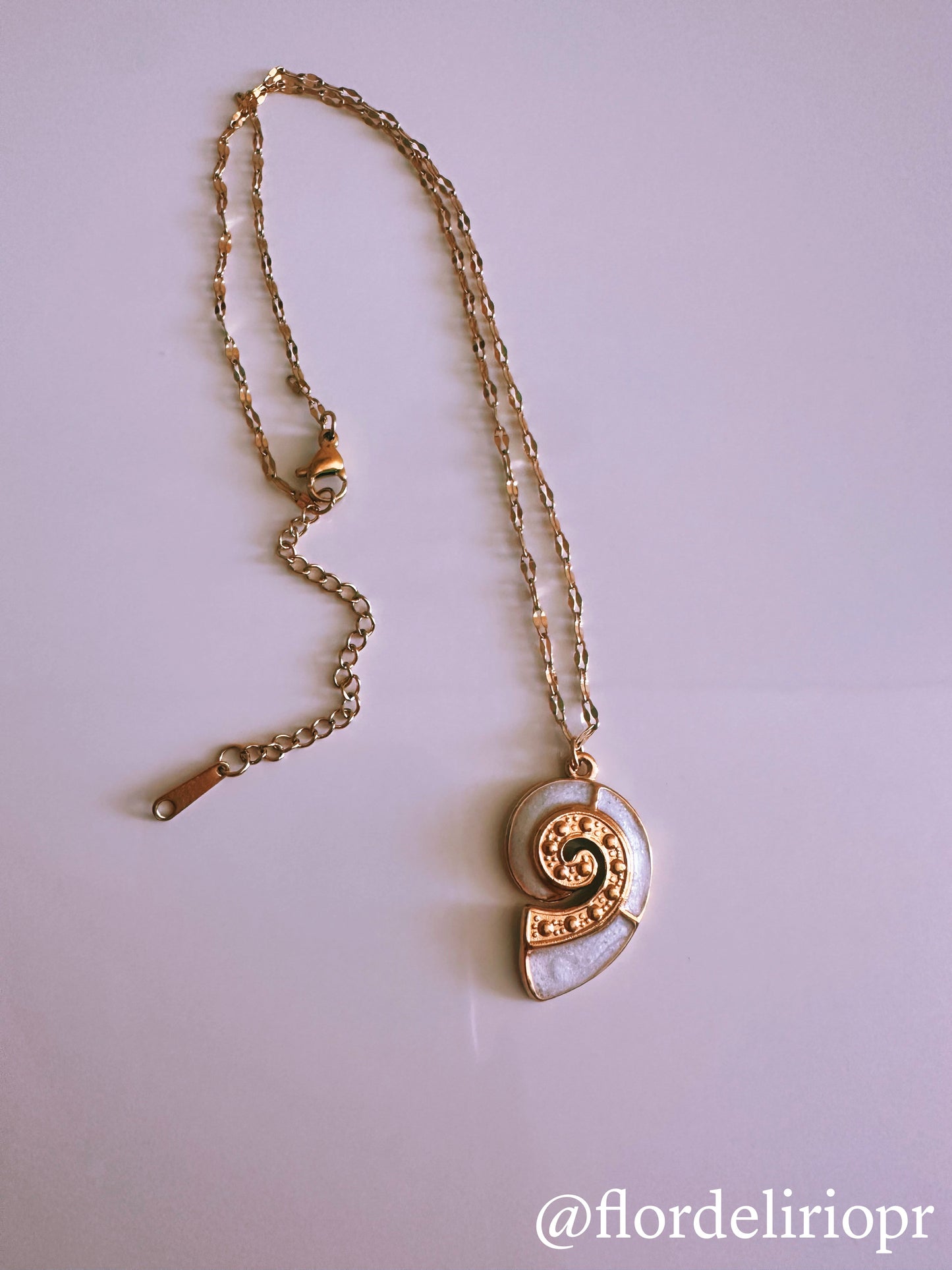 Golden conch beach necklace