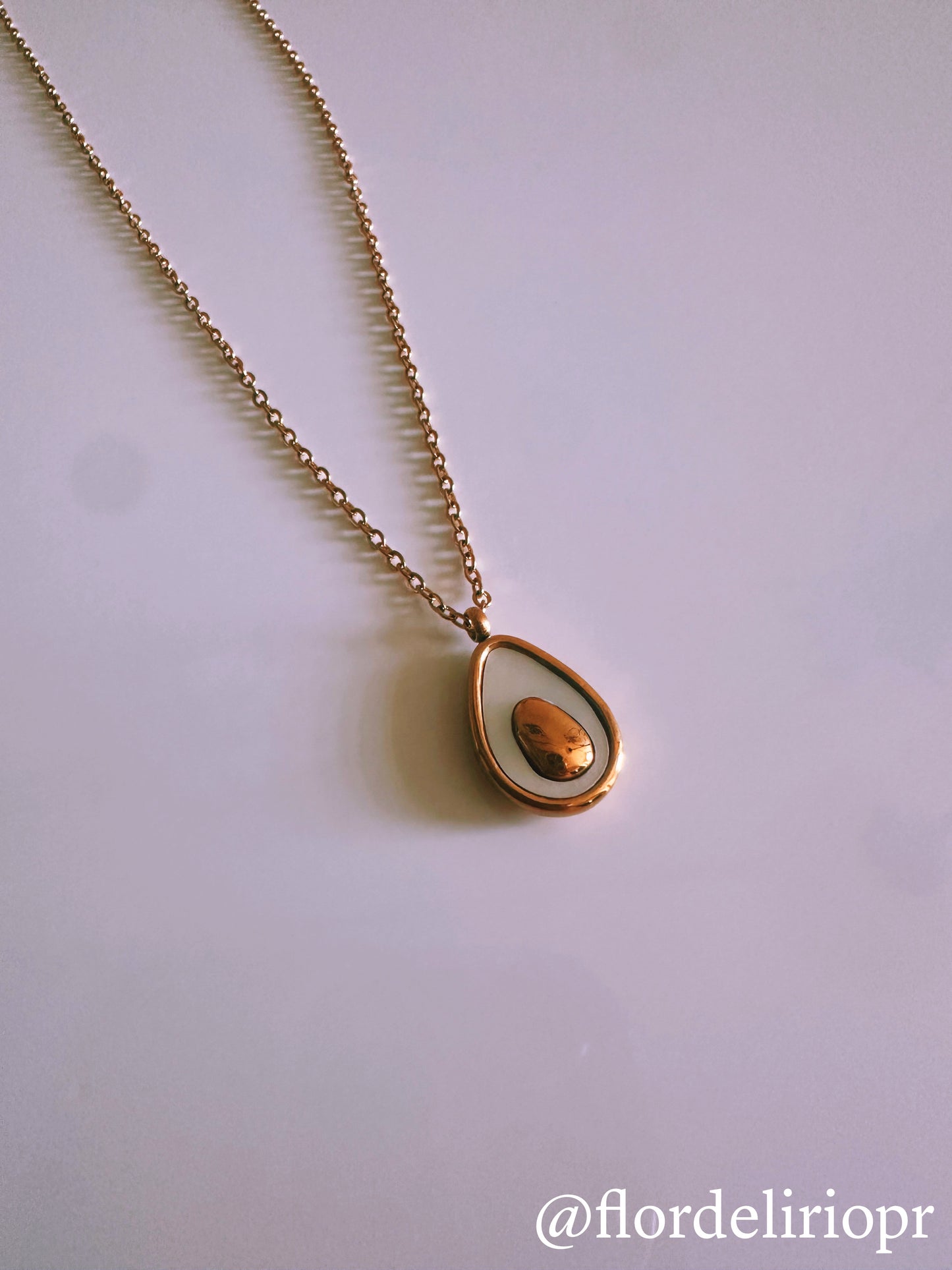Aguacate necklace