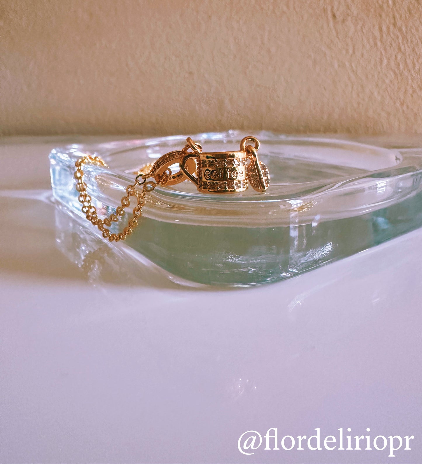 Zircons coffee cup necklace