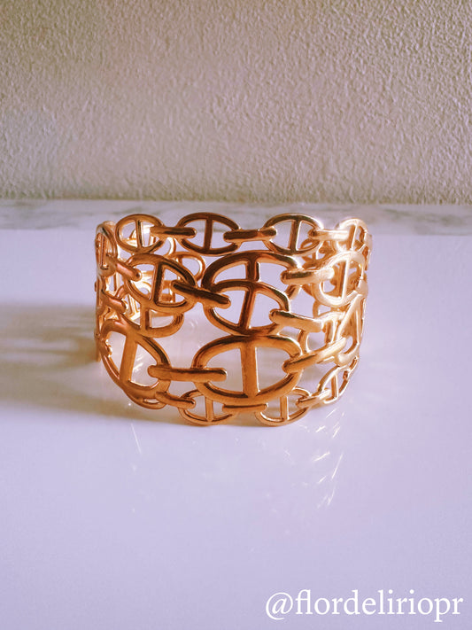 Bold gold bangle