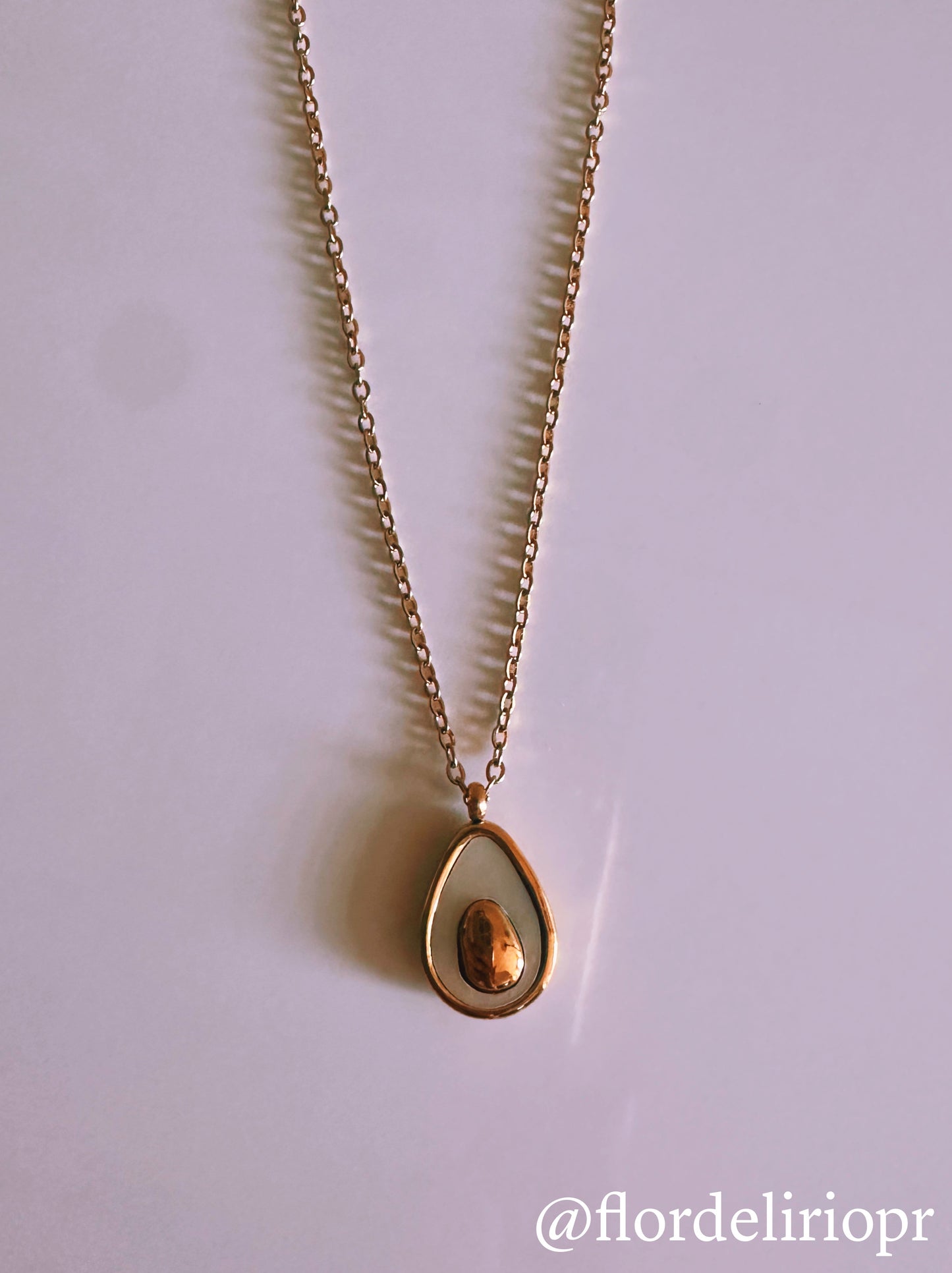 Aguacate necklace