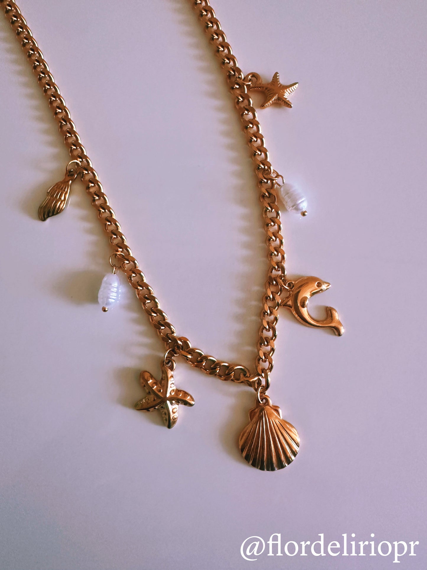 Beach vibes gold necklace