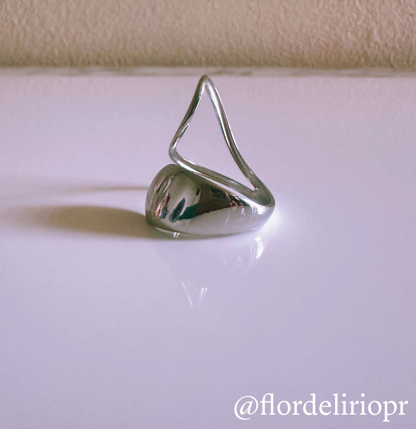 Curved oval ring