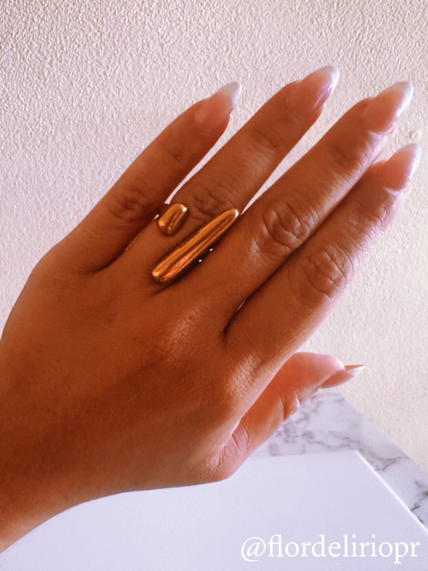 Stick stone ring