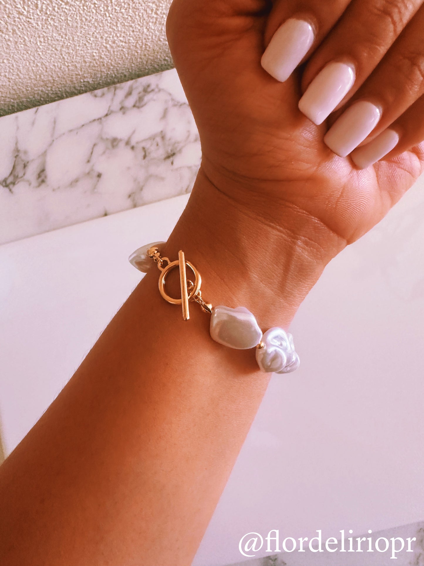 Abstract pearls bracelet