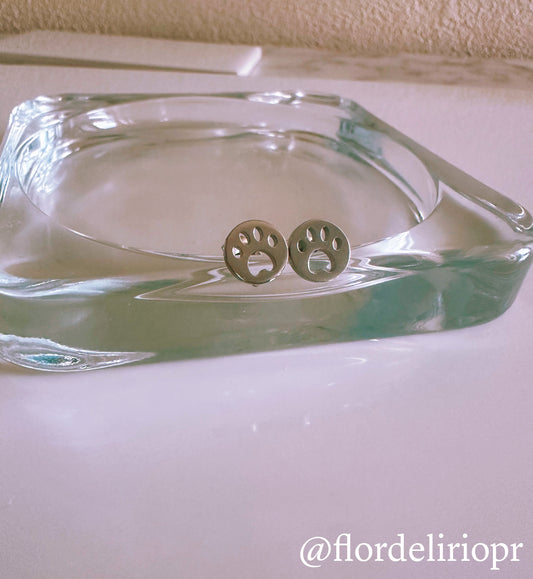Silver paw circle earrings