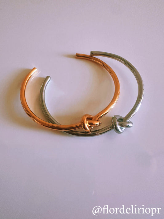 Classy knot bangle