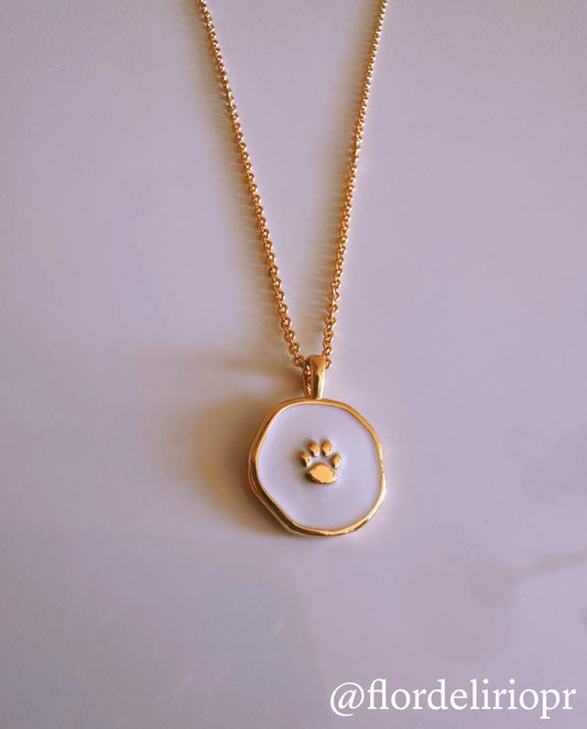 Gold paw round necklace