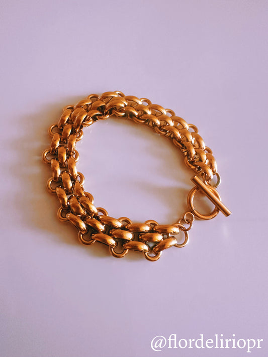Chunky gold bracelet