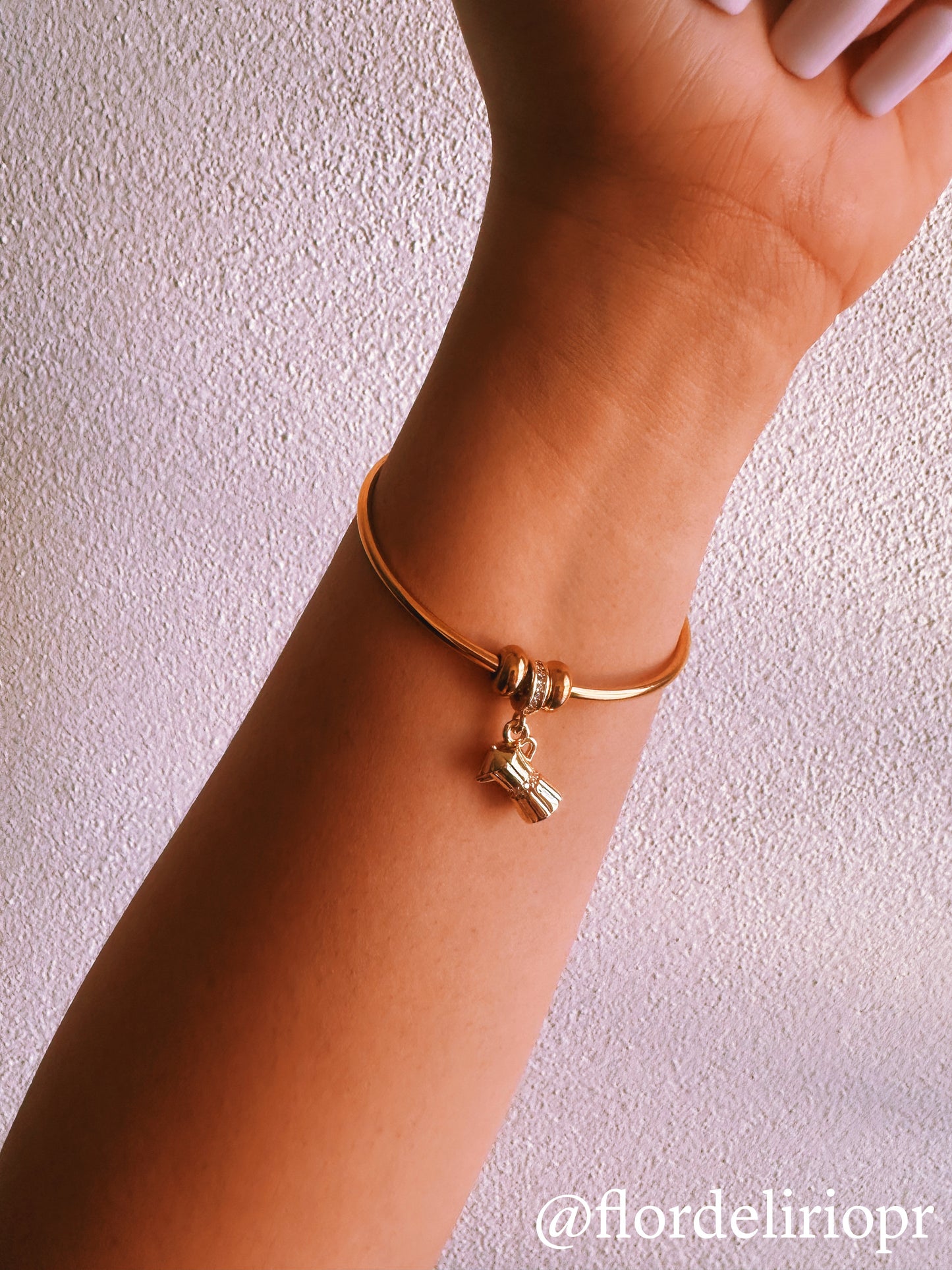 Gold greca bangle