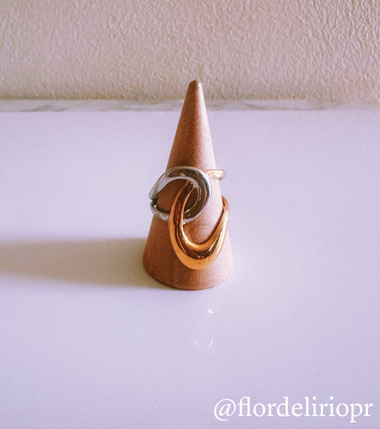 Two tones ovals ring