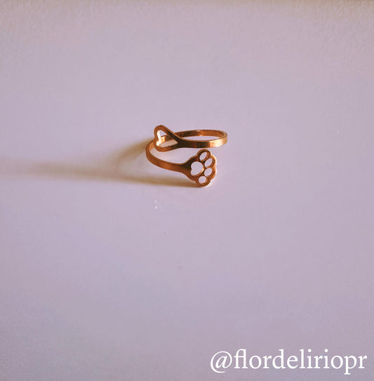 Heart and paw gold ring
