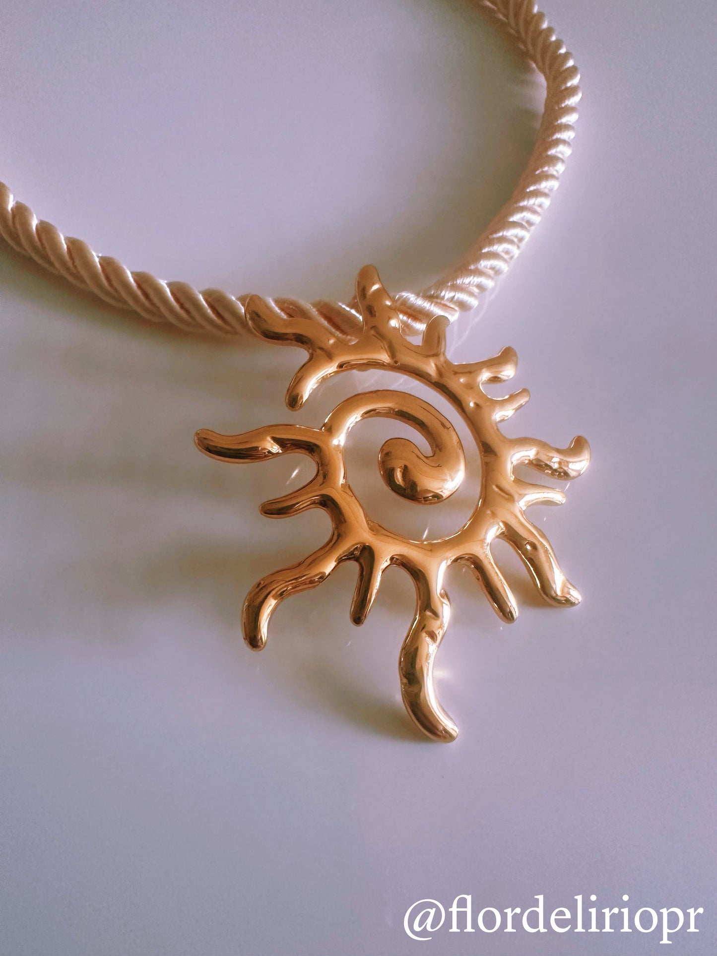 Solecito roped necklace