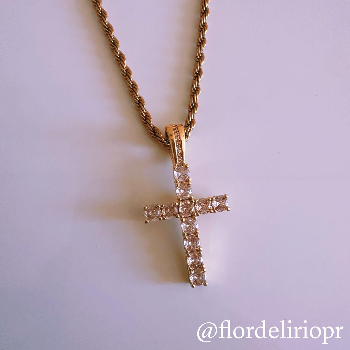 Cruz zirconia necklace