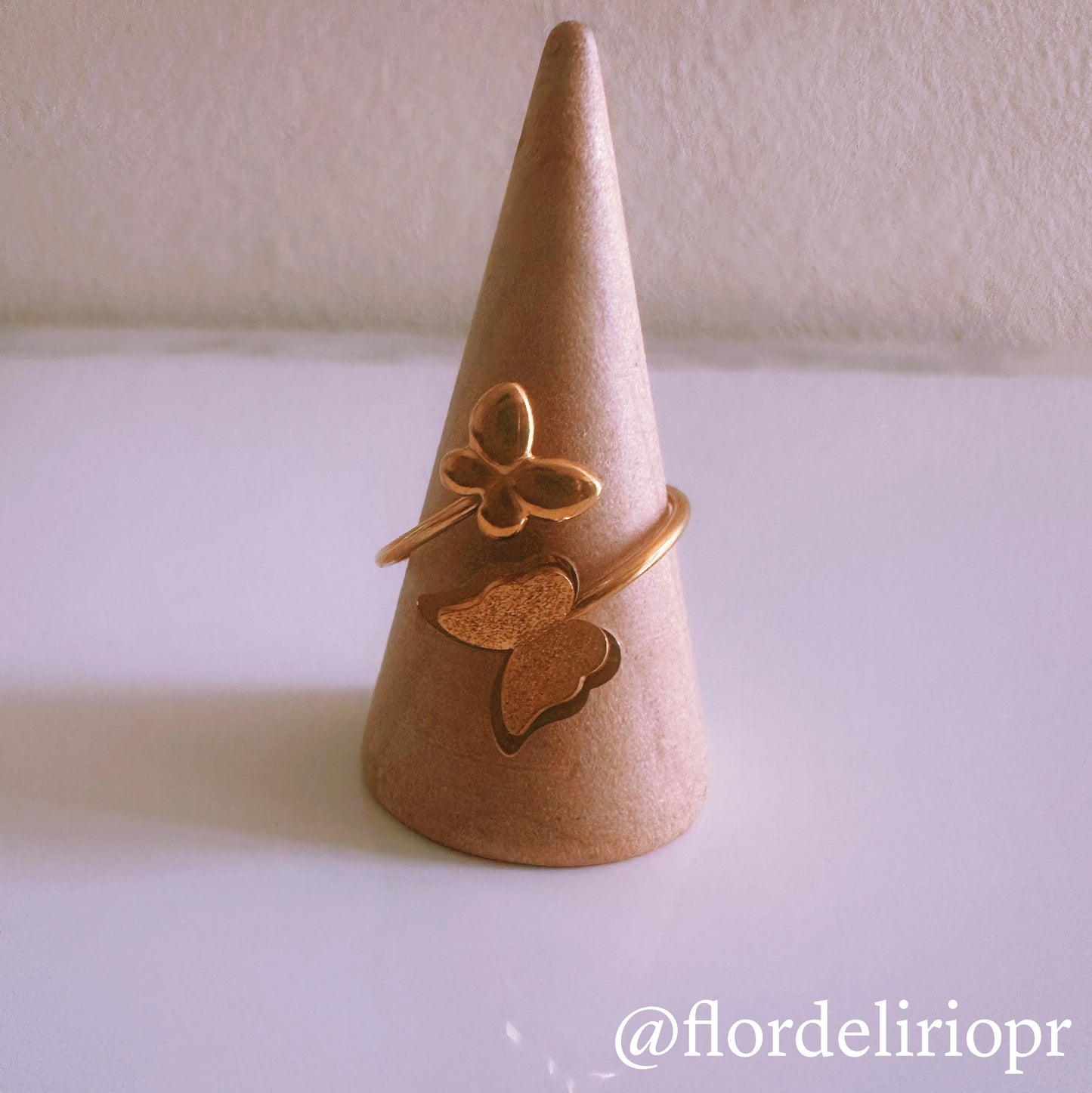 Mariposa ring