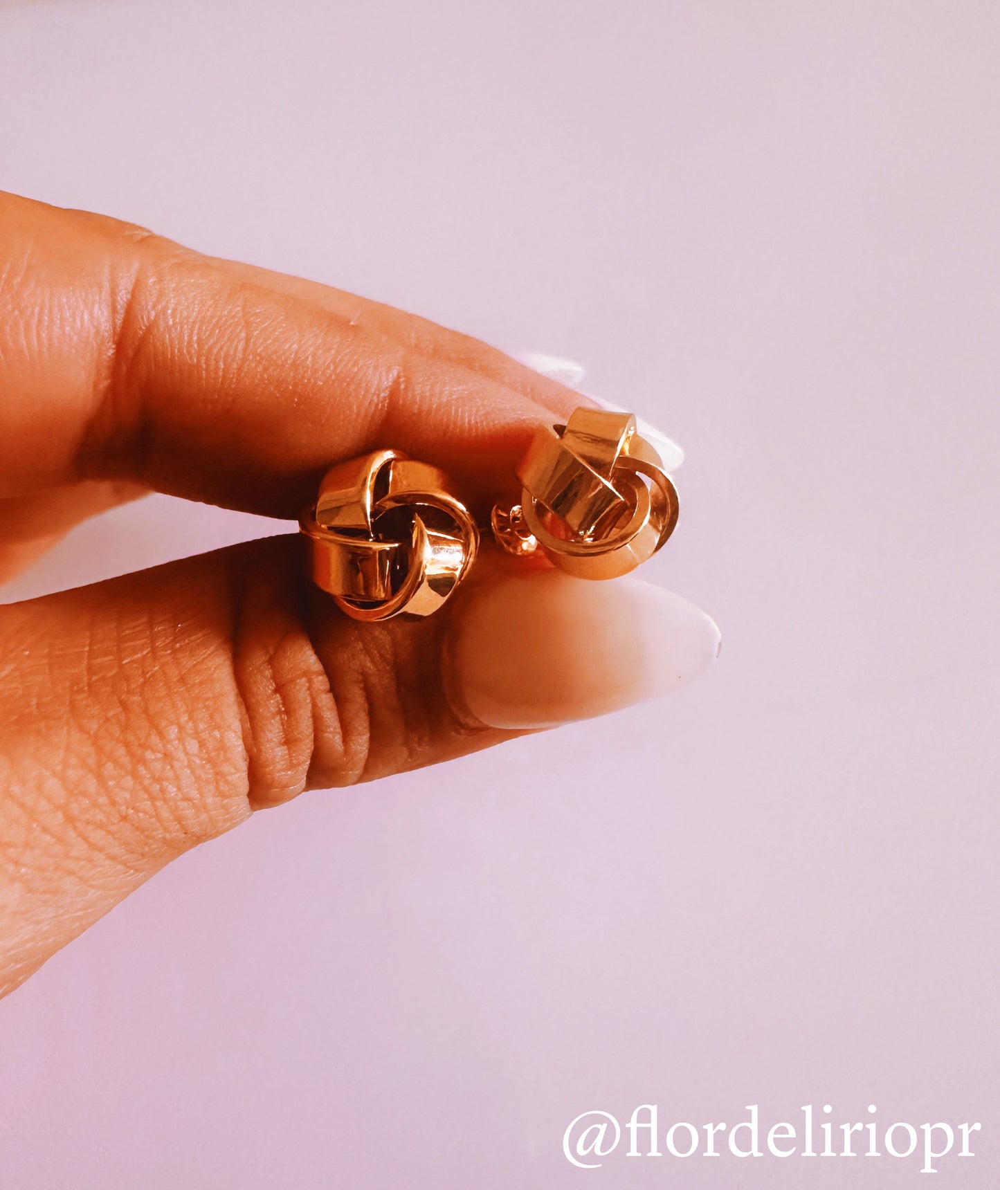 Golden knot earrings