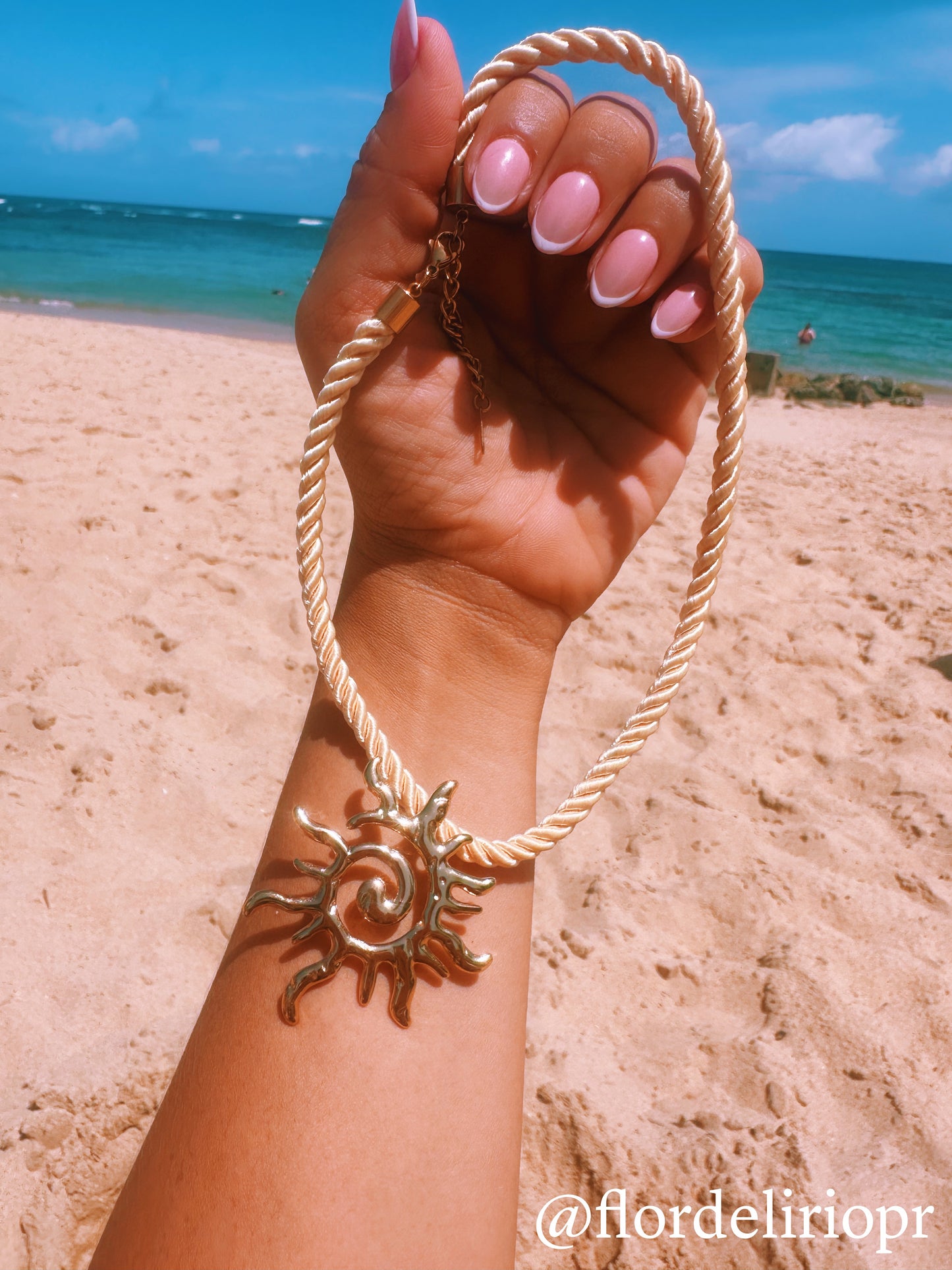 Solecito roped necklace