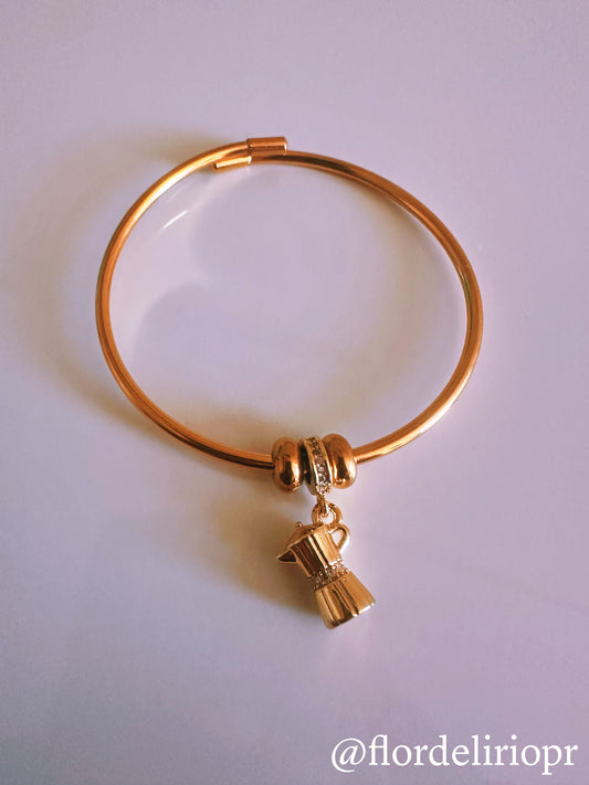 Gold greca bangle