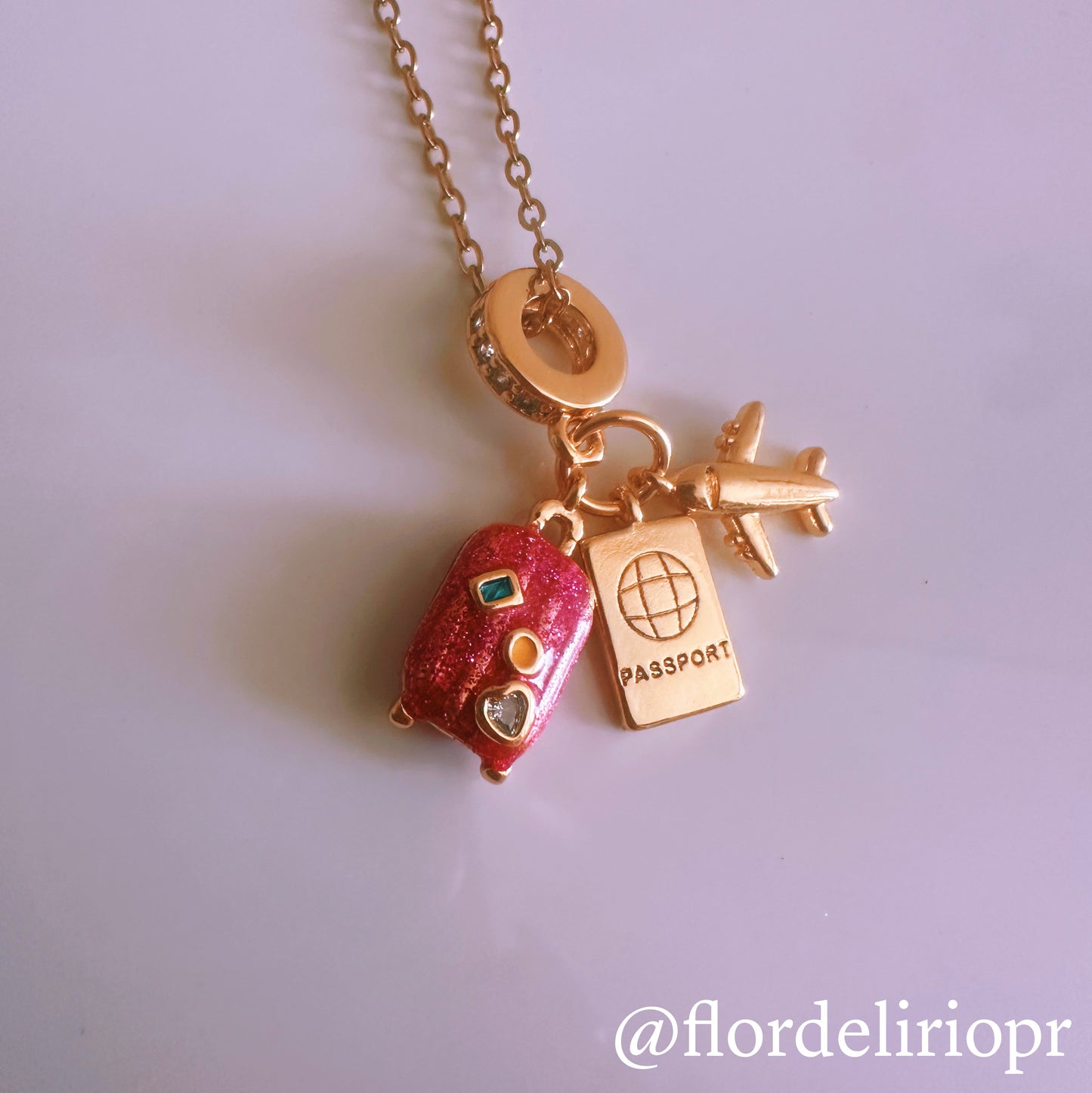 Sparkling baggage necklace