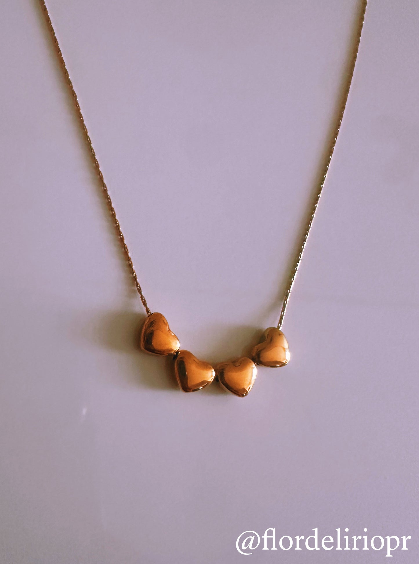 Mini hearts necklace