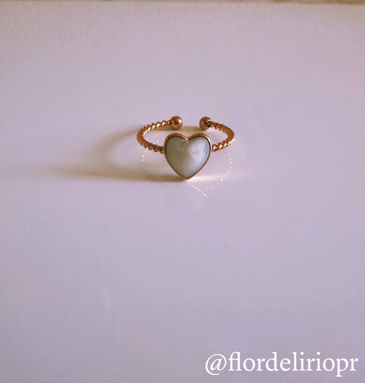 Nacre heart ring