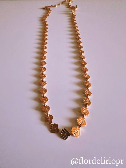 Beach gold shells necklace