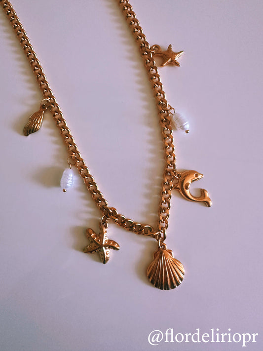 Beach vibes gold necklace