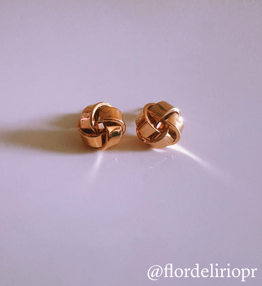 Golden knot earrings