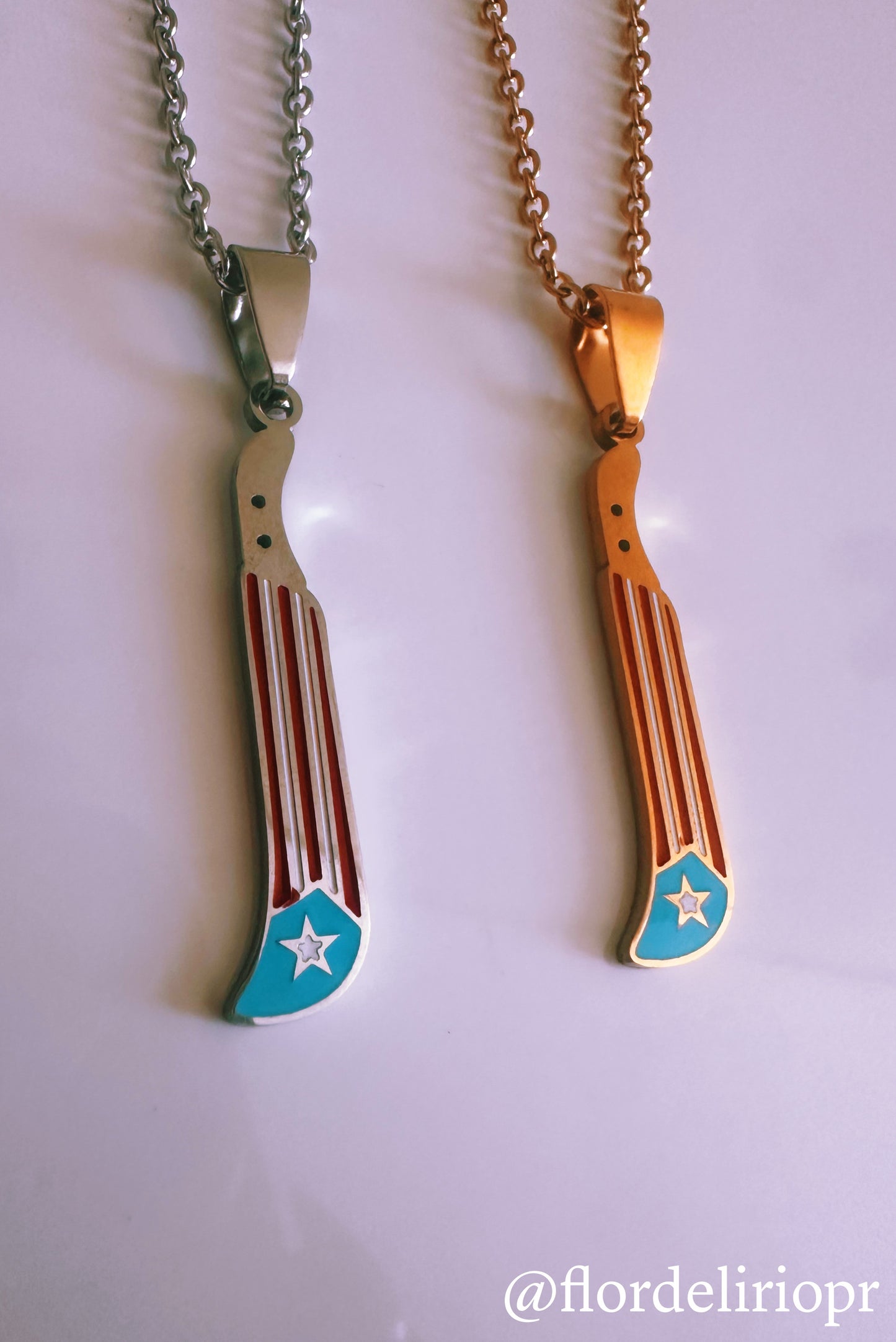 Machete y bandera necklace